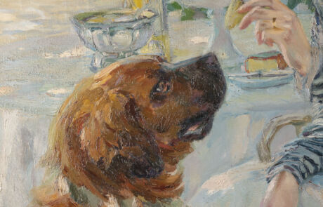 Alt-Text: Gemälde eines Hundes, der aufmerksam einen Tisch betrachtet, auf dem Tee serviert wird; Beispiel für historische Kunstwerke bei Hargesheimer Kunstauktionen.