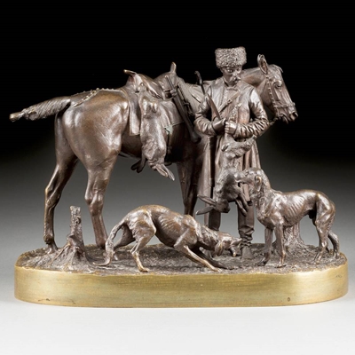 Bronzeplastik eines Reiters in traditioneller Kleidung mit Pferd und Hunden in einer ländlichen Szene, ausgestellt auf einem ovalen Sockel.